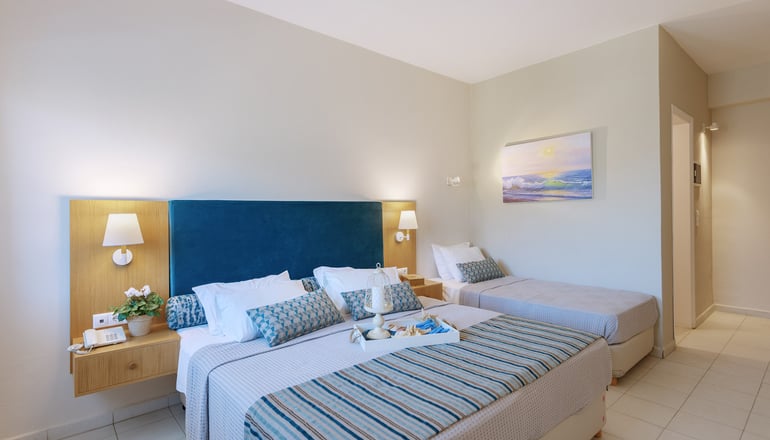 4* Dolphin Bay Seaside Resort & Suites