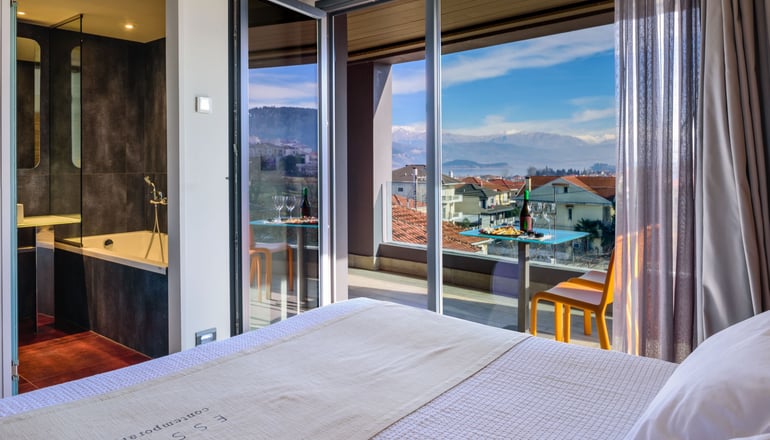 4* Essence Living Exclusive Hotel