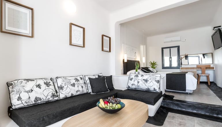 5* Amaze Suites - Ημεροβίγλι, Σαντορίνη