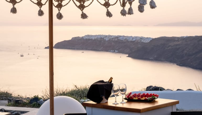 5* Amaze Suites - Ημεροβίγλι, Σαντορίνη