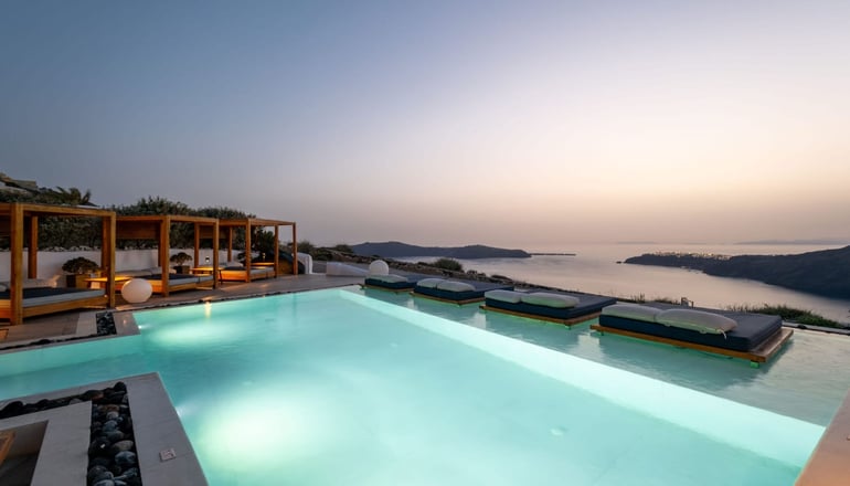 5* Amaze Suites - Ημεροβίγλι, Σαντορίνη