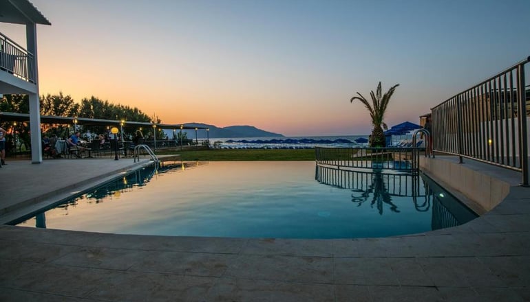 4* Happy Days Hotel