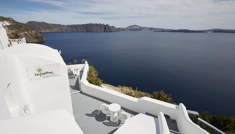 4* Helianthus Suites Caldera Caves