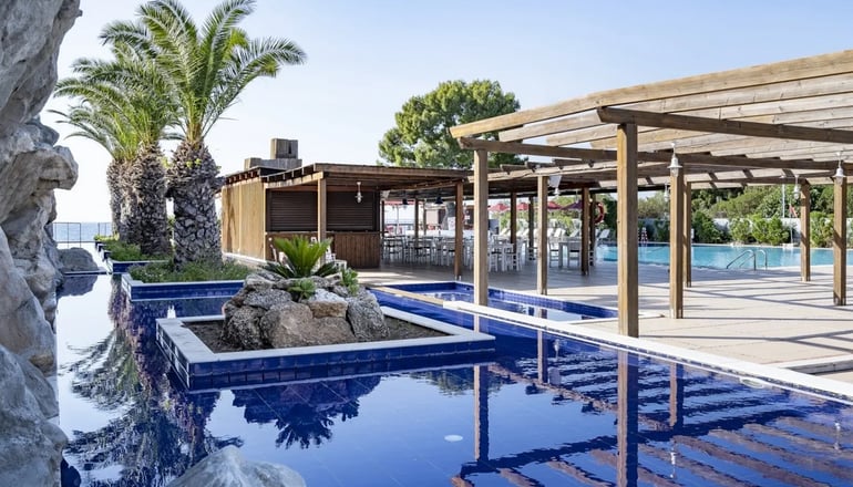 4* Kinetta Beach Resort & Spa