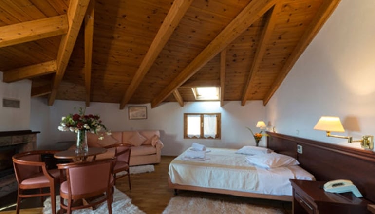 King Iniohos Hotel