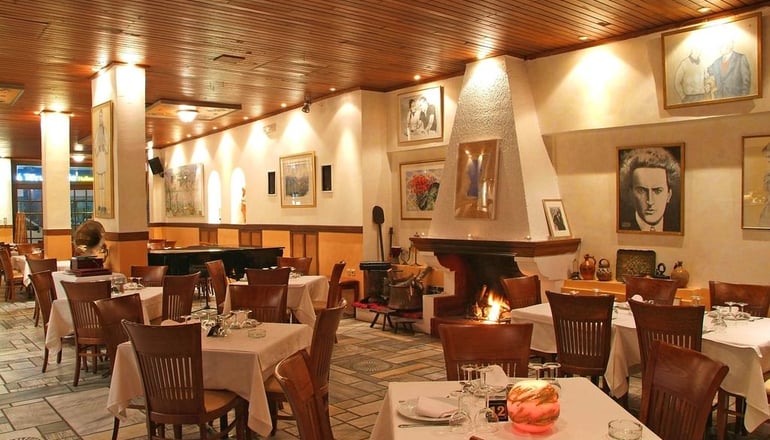King Iniohos Hotel