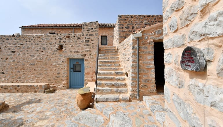 4* Lithos Stone Suites - Αρεόπολη, Μάνη