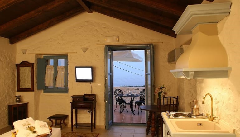 4* Lithos Stone Suites - Αρεόπολη, Μάνη