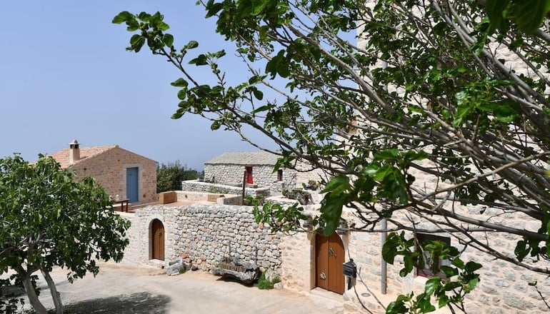 4* Lithos Stone Suites - Αρεόπολη, Μάνη