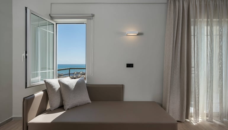 4* Mare Blue & Suites