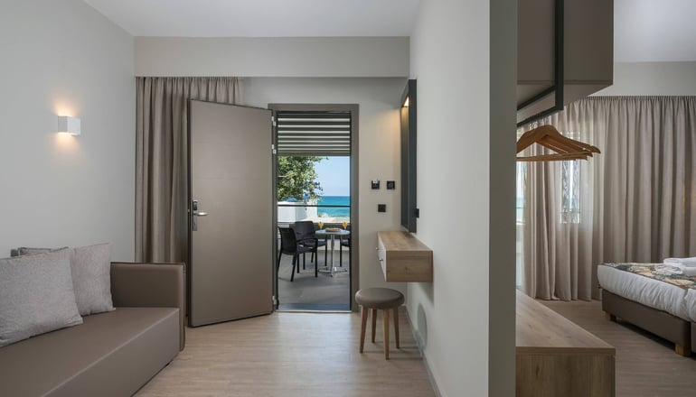 4* Mare Blue & Suites