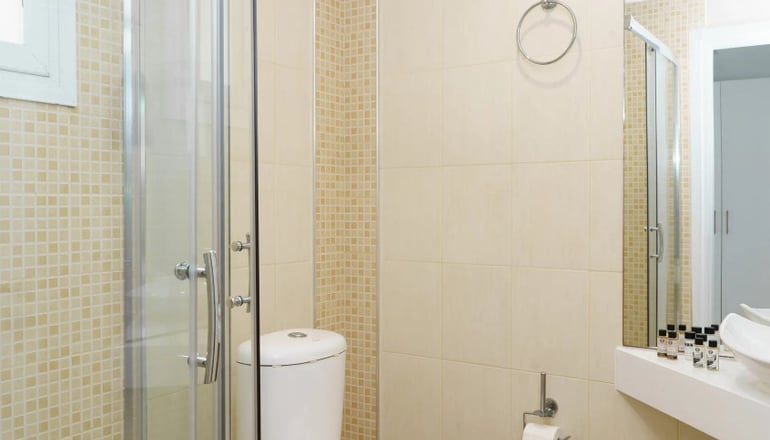 4* Mr & Mrs White Corfu