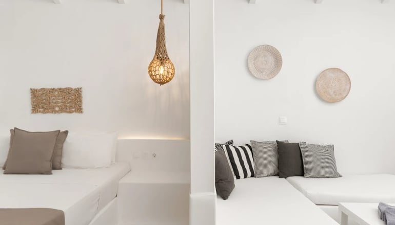 4* Mr & Mrs White Corfu