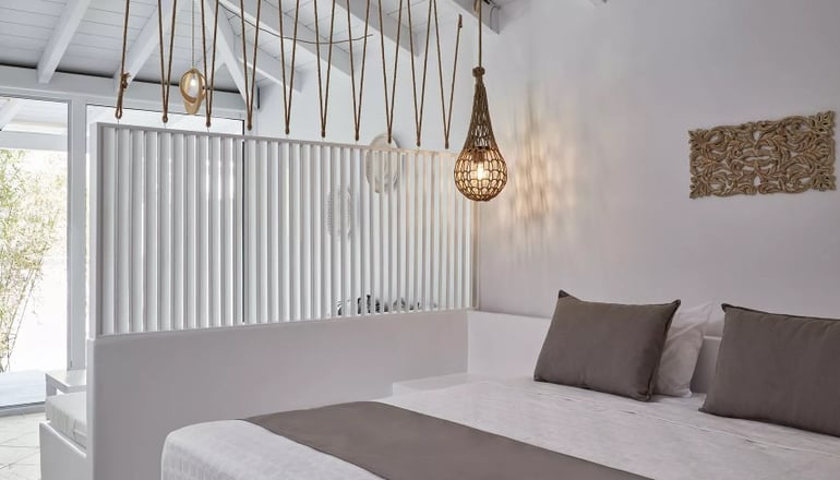 4* Mr & Mrs White Corfu