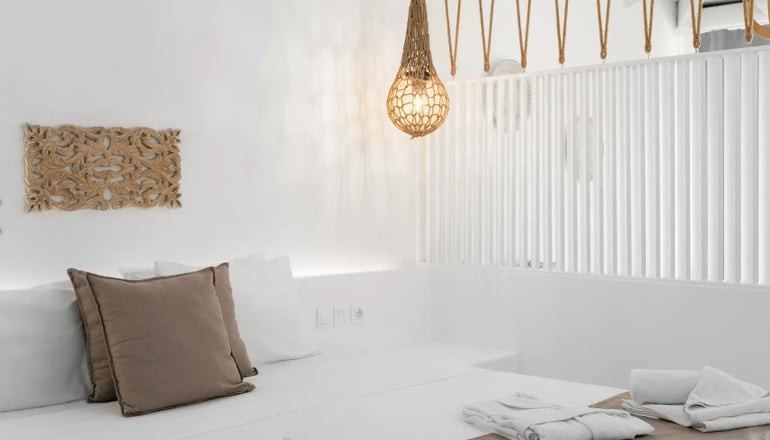 4* Mr & Mrs White Corfu