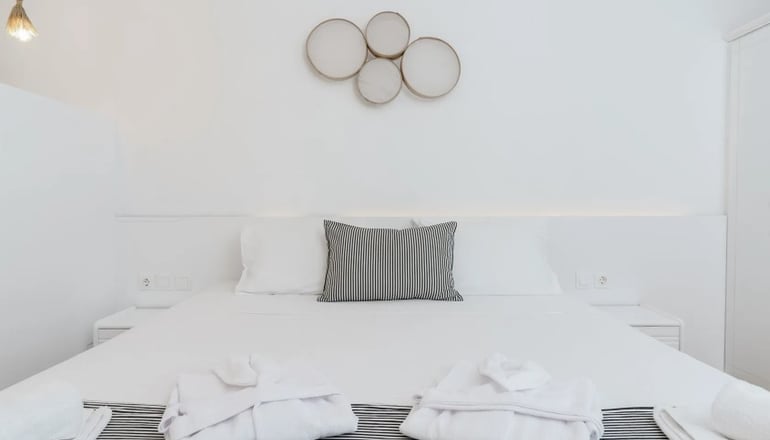 4* Mr & Mrs White Corfu