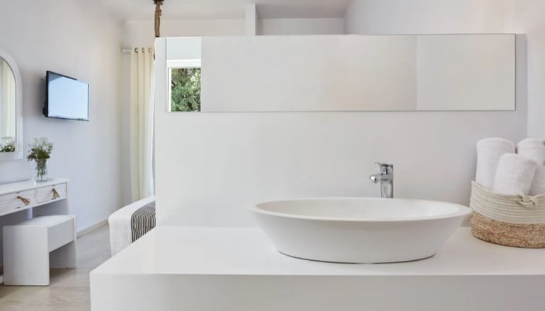 4* Mr & Mrs White Corfu