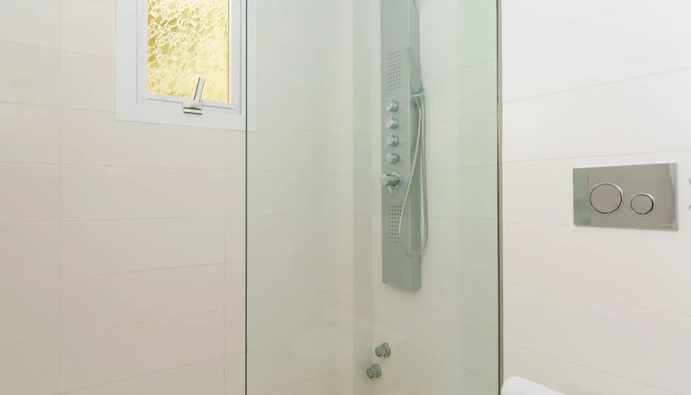 4* Mr & Mrs White Corfu