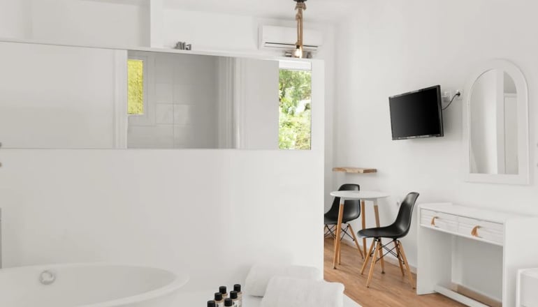 4* Mr & Mrs White Corfu