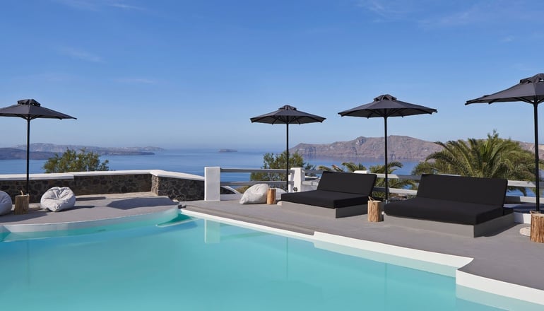 4* Mr & Mrs White Santorini