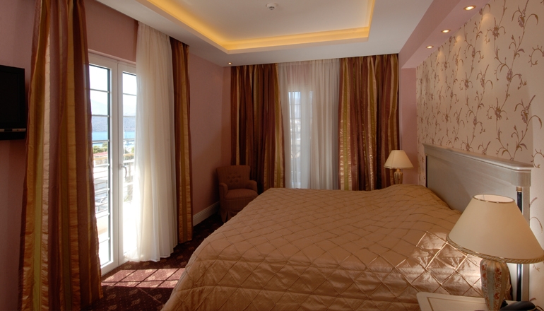 4* Nafsika Palace Hotel