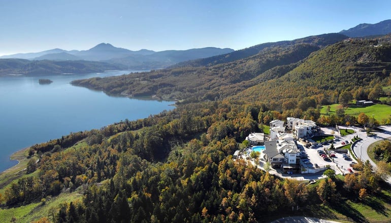 Viva Unsafe acceptable 4* Naiades Hotel - Λίμνη Πλαστήρα Διαμονή -44% - Ημιδιατροφή | Ekdromi.gr
