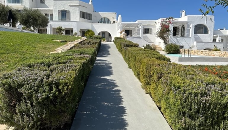 4* Naoussa Hills Boutique Resort
