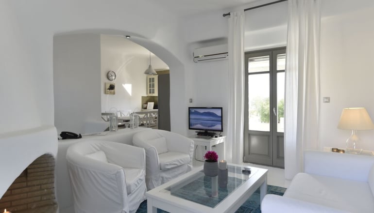4* Naoussa Hills Boutique Resort