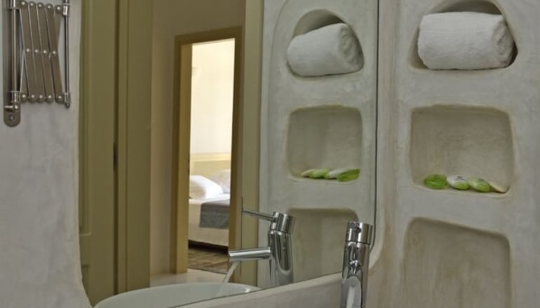4* Naoussa Hills Boutique Resort