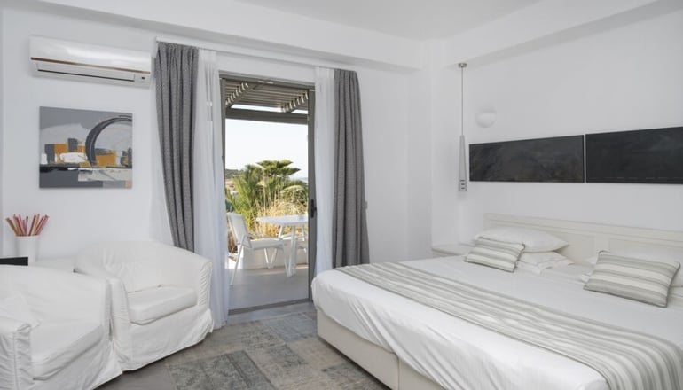 4* Naoussa Hills Boutique Resort