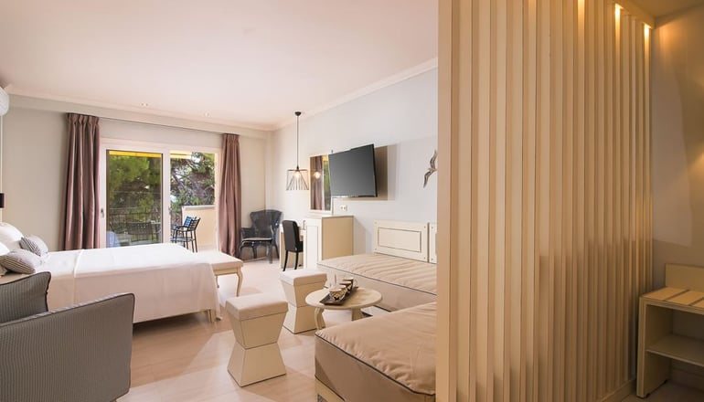 4* Neikos Luxury Suites - Χανιώτη, Χαλκιδική