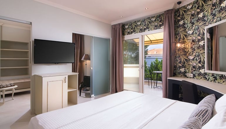4* Neikos Luxury Suites - Χανιώτη, Χαλκιδική