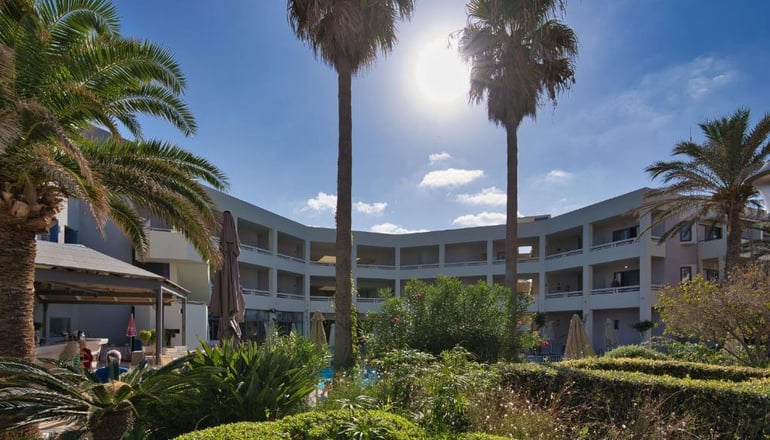 4* Pearl Beach
