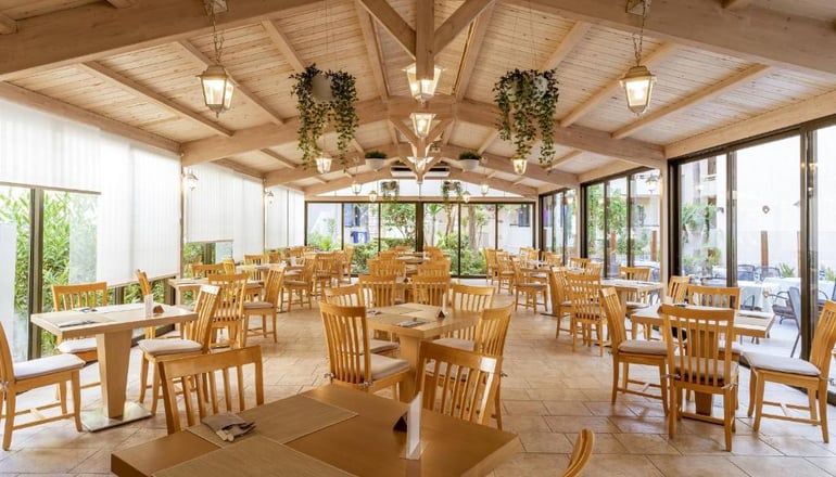 4* Pearl Beach