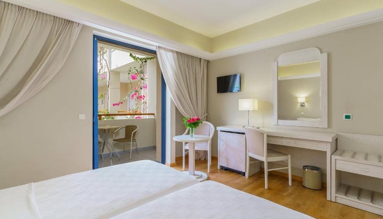4* Pearl Beach
