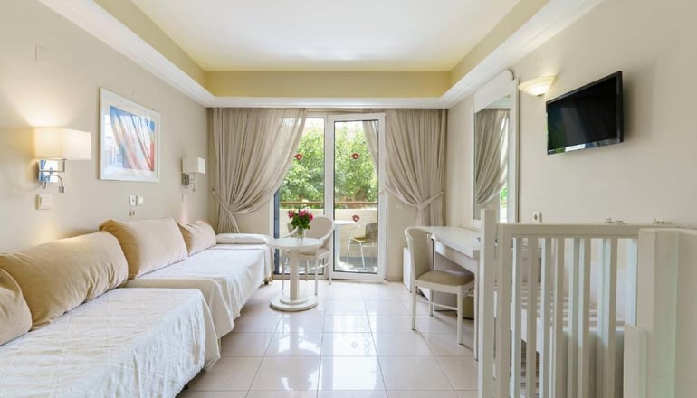 4* Pearl Beach