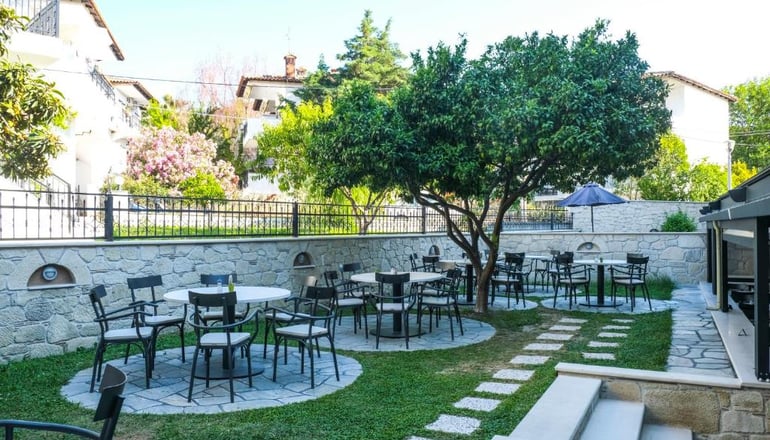 4* Royal Hotel and Suites