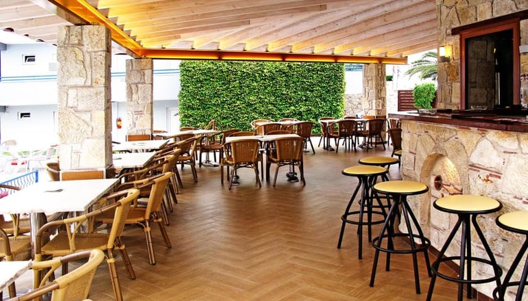 4* Royal Hotel and Suites