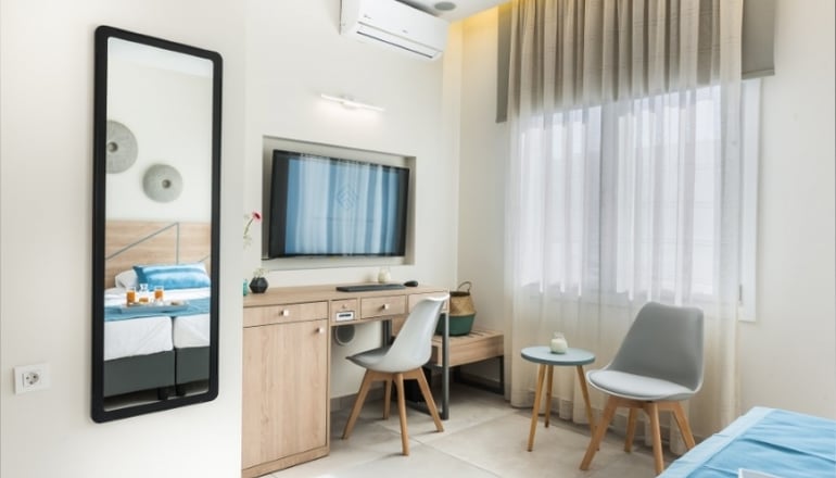 4* Santorini Main Square