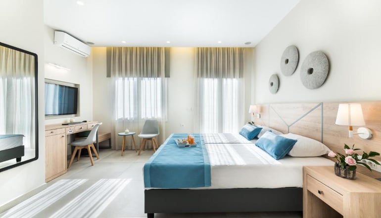 4* Santorini Main Square