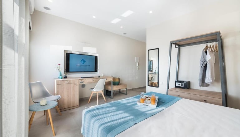 4* Santorini Main Square