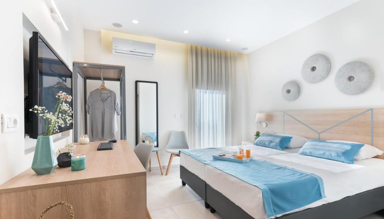 4* Santorini Main Square