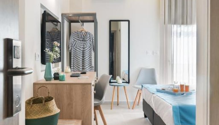 4* Santorini Main Square