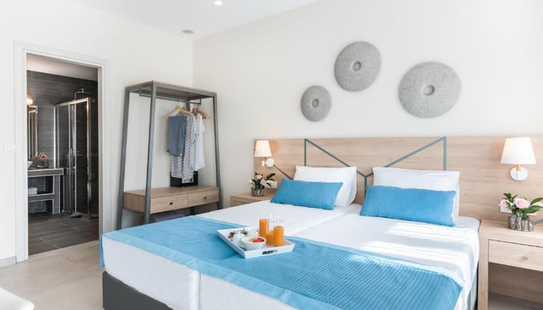 4* Santorini Main Square