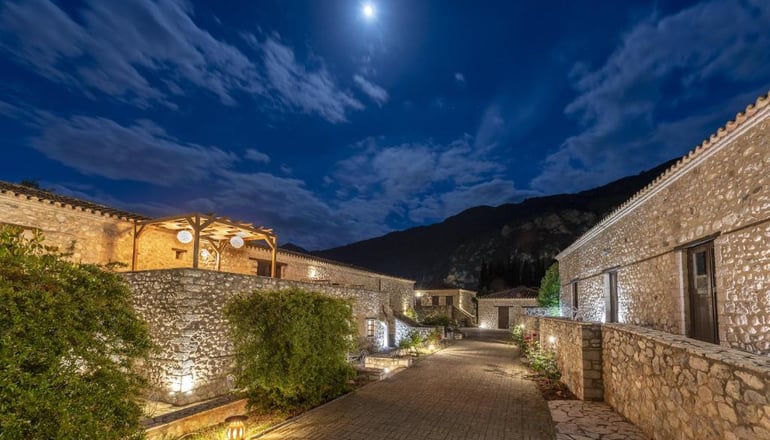 4* Semantron Traditional Village - Ελαιώνας Διακοπτού