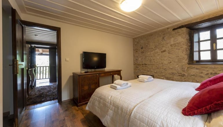 4* Semantron Traditional Village - Ελαιώνας Διακοπτού