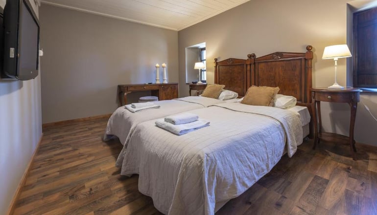 4* Semantron Traditional Village - Ελαιώνας Διακοπτού