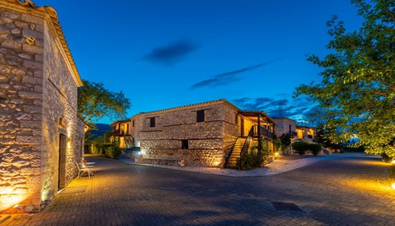 4* Semantron Traditional Village