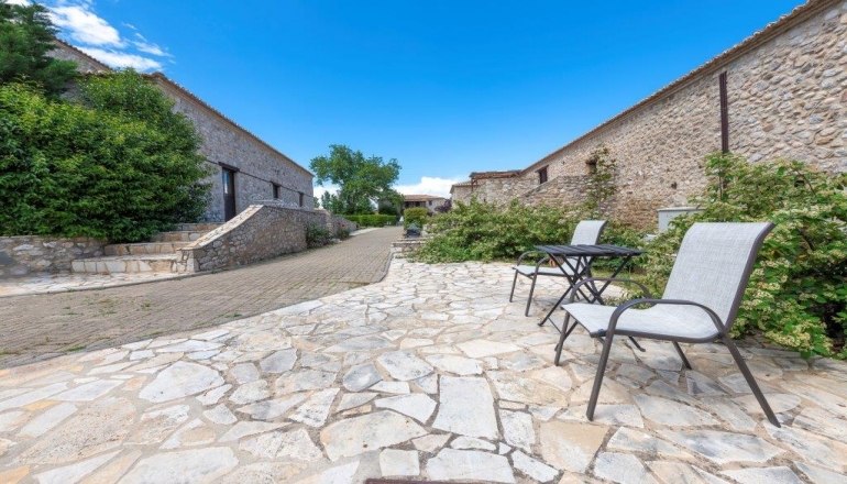 4* Semantron Traditional Village