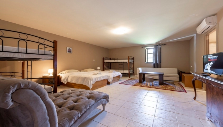 4* Semantron Traditional Village